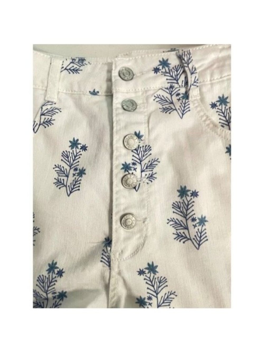 Pilcro Ultra High-Rise Denim Shorts size 32 fit 31 - Picture 6 of 10